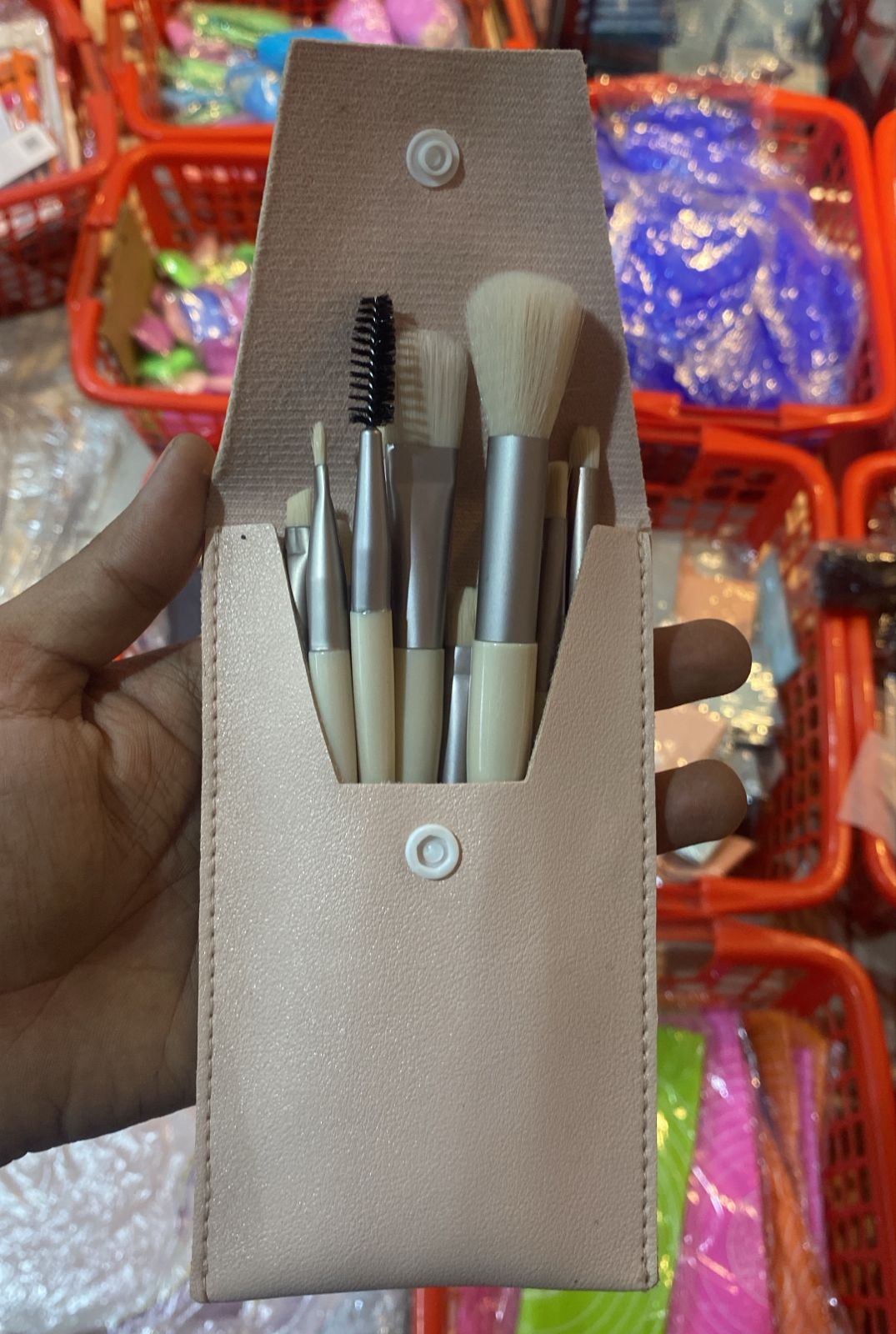 8 Pcs Leather Pouch Makeup Brush Set (Soft Bristles) - WS